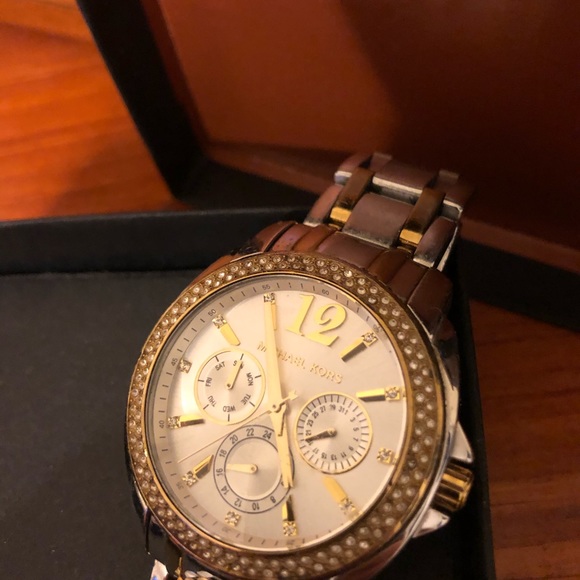 Two toned women’s  Michael Kors watch - Picture 1 of 4